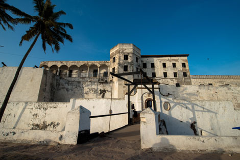 Fort Saint Georges de la Mine (Ghana), lieu de rassemblement des esclaves avant le grand départ (patrimoine mondial UNESCO 1979).