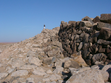 Rampe d'accès à Qal'at al-Rahiyya, vue vers le nord-ouest.