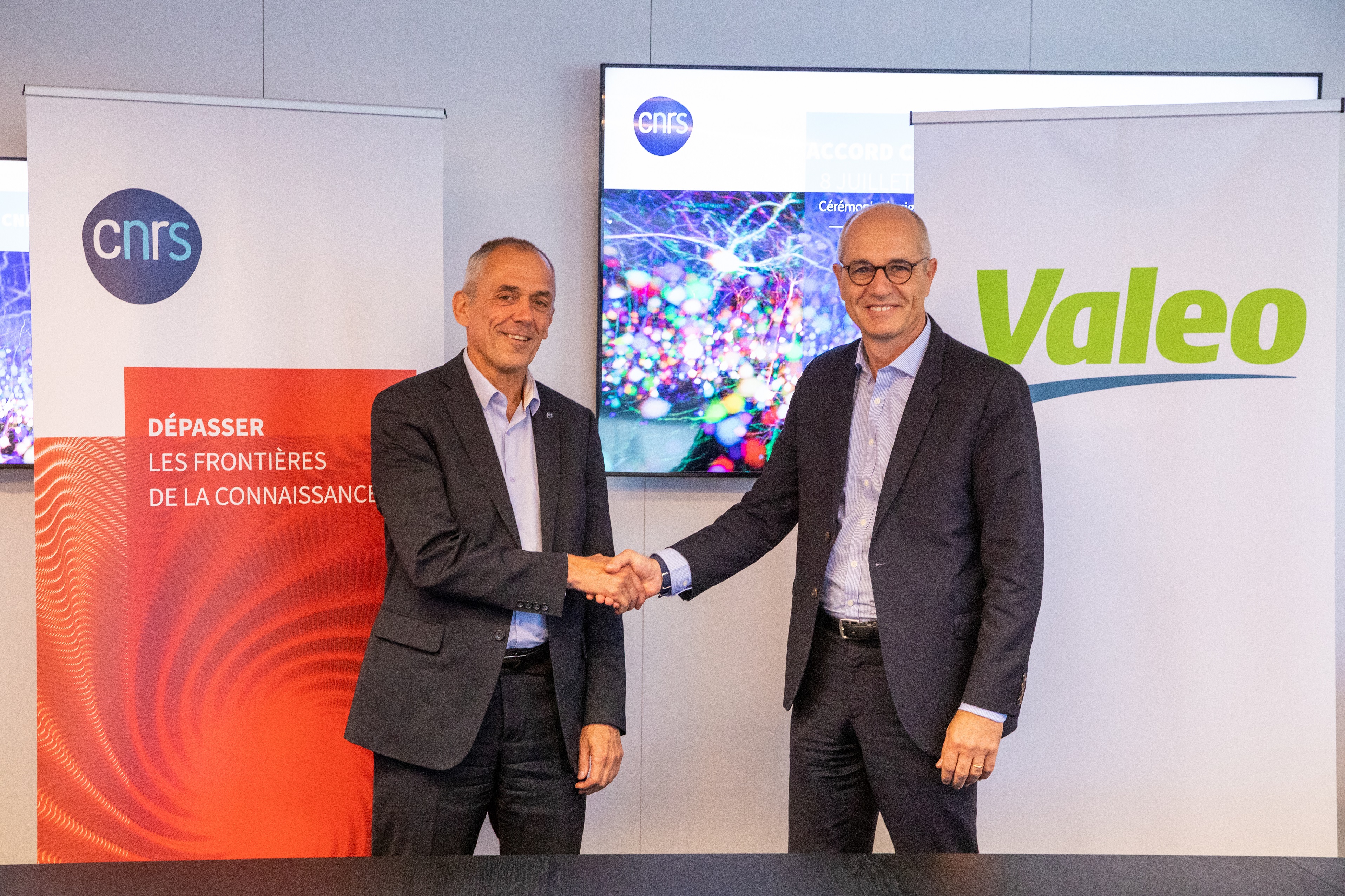 Un accord cadre entre Valeo et le CNRS pour accélérer la recherche et les  innovations vers la mobilité du futur