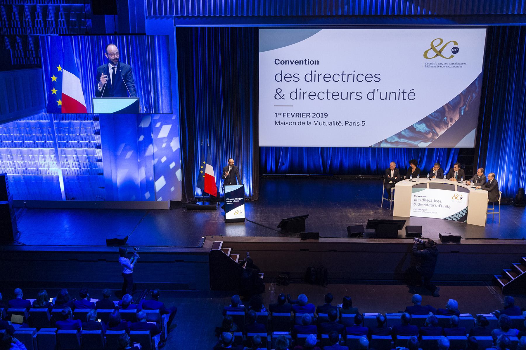 Le Premier ministre édouard Philippe a annoncé l'élaboration de la loi lors de la Convention des directeurs d’unité, le 1er février 2019, à la Mutualité (Paris).