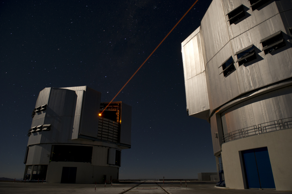 Télescope du VLT, photo de nuit