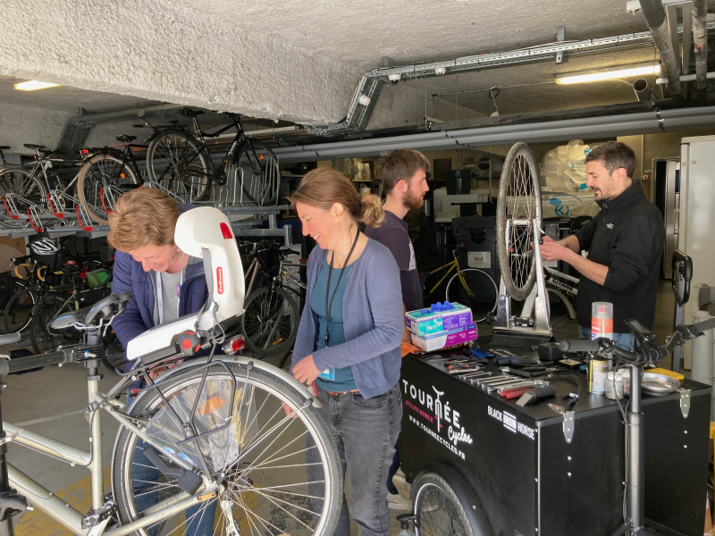 A cycling workshop at the Institute of Protein Biology and Chemistry in Lyon.