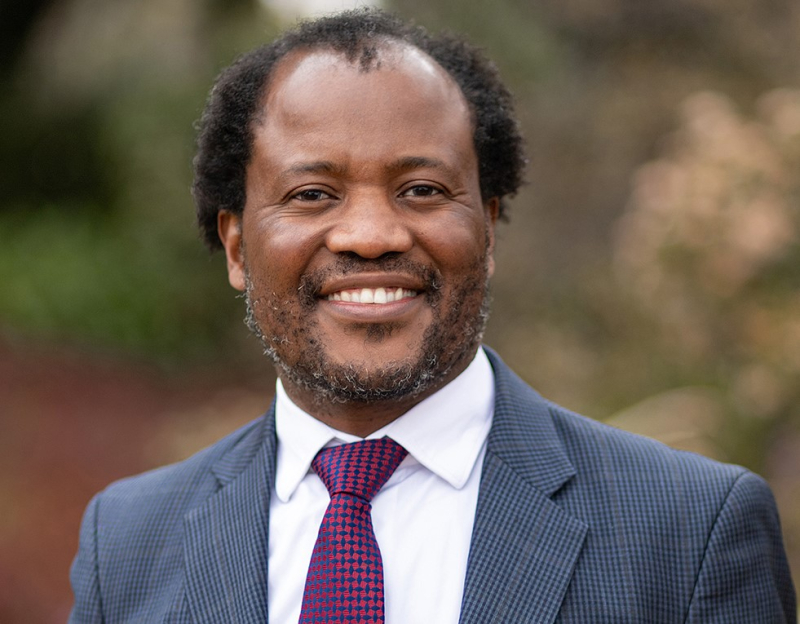 Zeblon Vilakazi est le Président de l'université du Witwatersrand.
