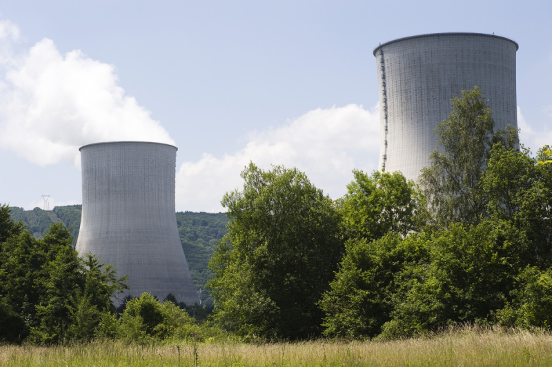 Tours de refroidissement des réacteurs de la centrale nucléaire de Chooz (Ardennes)