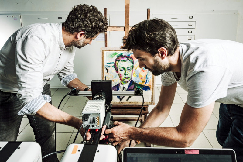 Une infrastructure de recherche comme IPANEMA permet de passer au peigne fin cet autoportrait de Robert Delaunay par imagerie multispectrale de photoluminescence