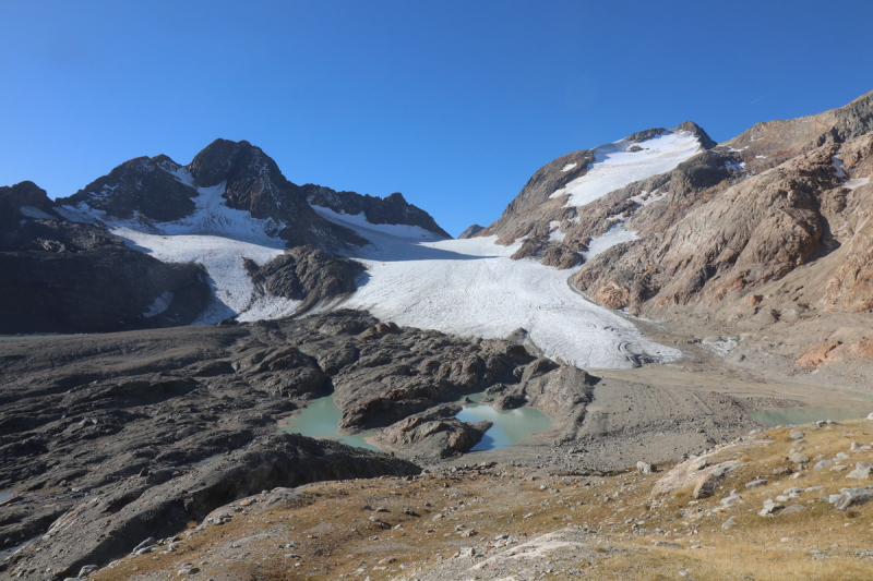 Avec la hausse des températures, les glaciers fondent à grande vitesse, à l'instar du glacier de Saint-Sorlin dans les Alpes françaises