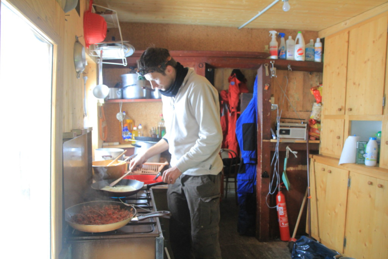 À l'intérieur de l'observatoire, la vie quotidienne est spartiate