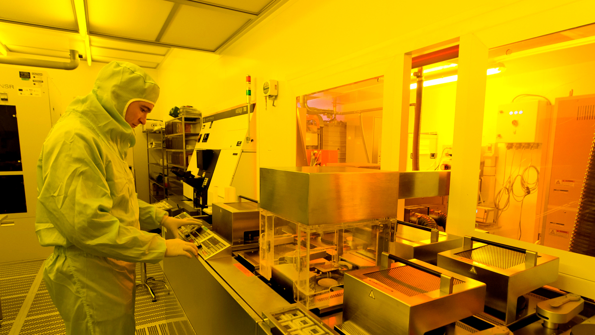 L’institut FEMTO-ST à Besançon est le principal laboratoire français en sciences de l'ingénieur avec plus de 700 chercheurs et doctorants. Il dispose de plusieurs plateformes technologiques dont Mimento, une centrale de micro et nanotechnologies.