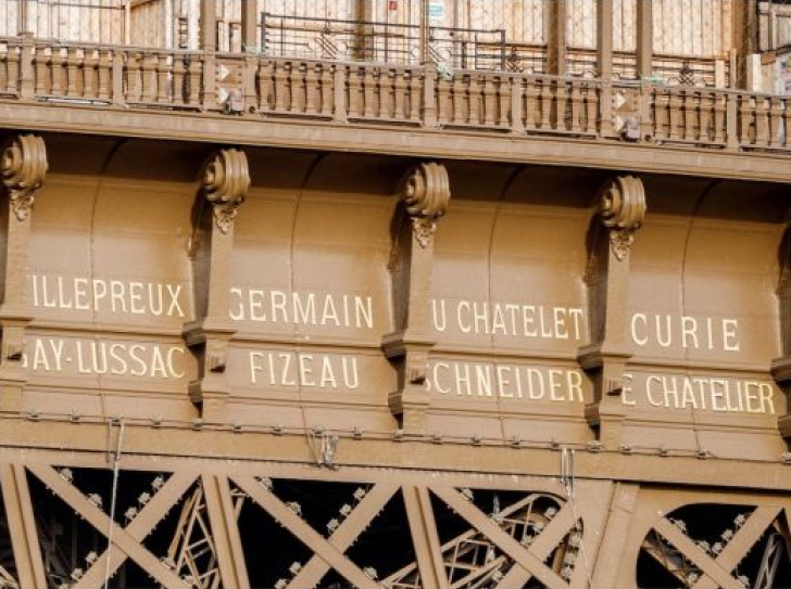 Visualisation of the 72 names of female scientists on the Eiffel Tower