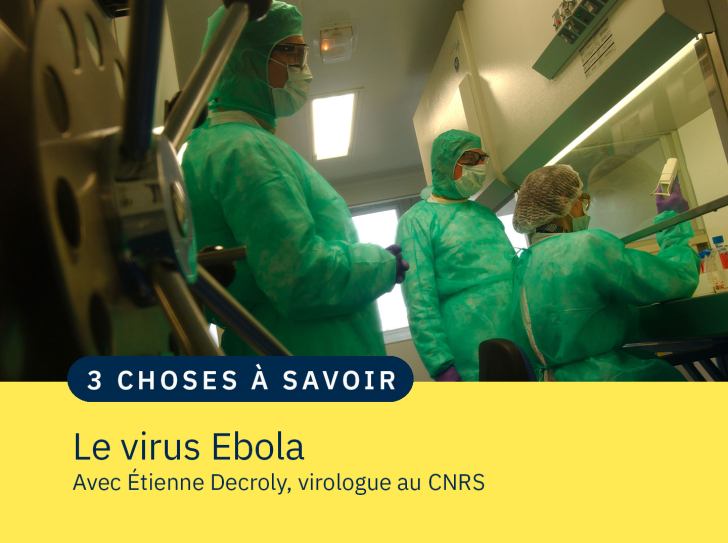 Des scientifiques en tenue de protection manipulent des virus en laboratoire