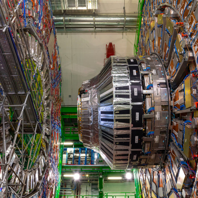 détecteur polyvalent installé sur l’anneau du Grand collisionneur de hadrons