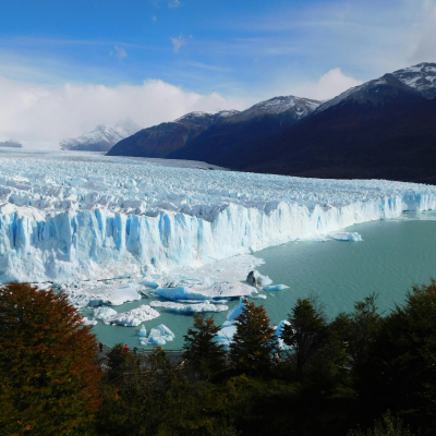 Permafrost et fonte des glaces dans un paysage de montagne