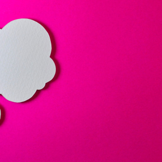 Bulle blanche sur fond rose