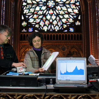 Mesure à l'aide d'un spectromètre portable de la nature des verres constitutifs des vitraux